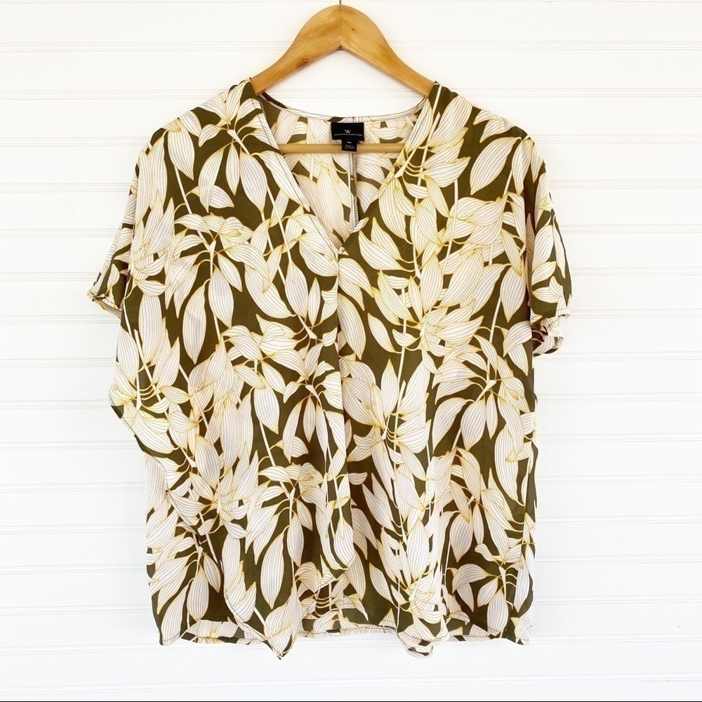 Worthington Blouse Size M Green White Gold Leaf Print V-Neck Draped Front Top